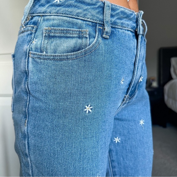 Raining Daisy Mom Jeans with Embroidered Flowers - Picture 4 of 8